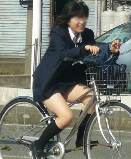 【JK自転車エロ画像】自転車通学中の女子高生のスカートが絶妙過ぎて目が離せねーｗｗｗｗ その6