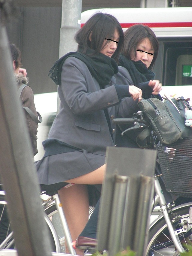 【JK自転車エロ画像】自転車通学中の女子高生のスカートが絶妙過ぎて目が離せねーｗｗｗｗ その10