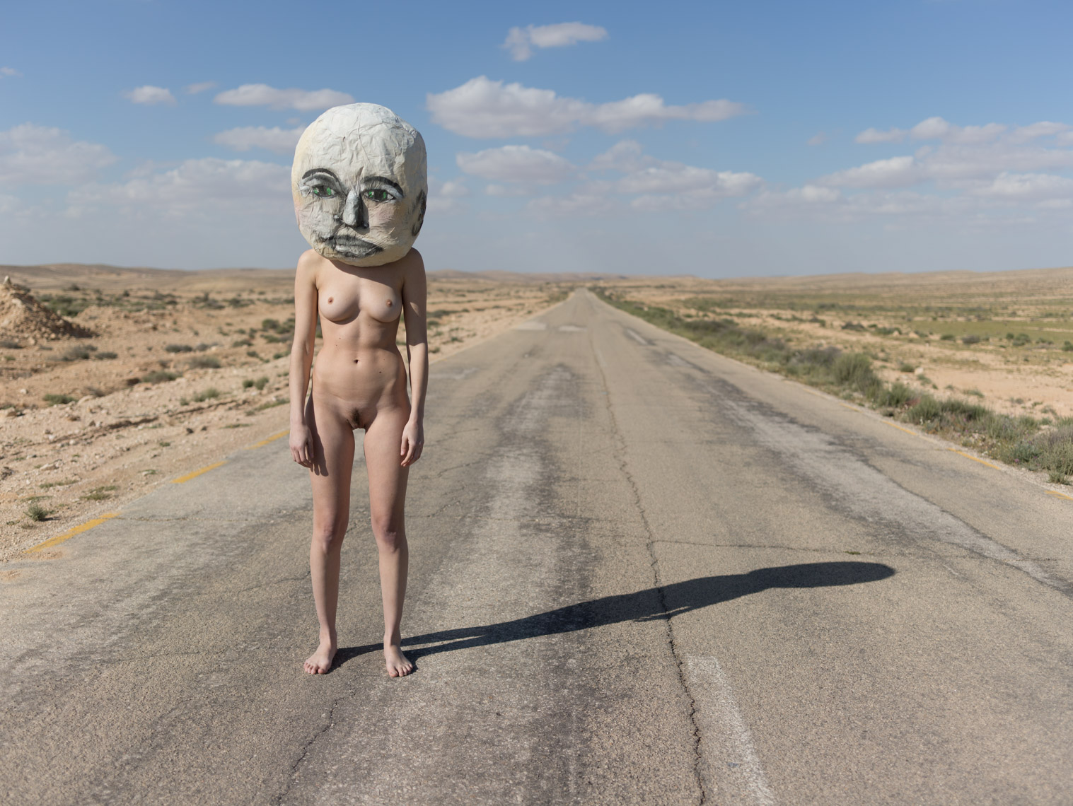 【仮面エロ画像】これもコスプレ…！？仮面を被った変態の全裸が芸術的でワロタｗｗｗｗ その14
