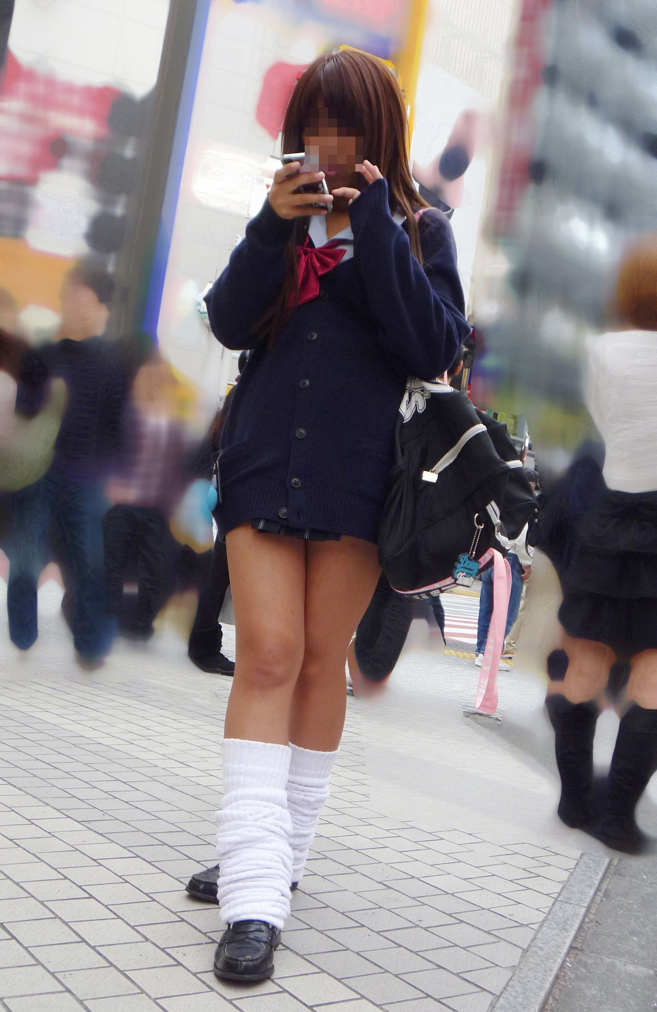 【ミニスカJKエロ画像】スカート丈がおかしいことになってる女子高生…こんなの歩いてるだけでパンツ見えるだろｗｗｗ その2
