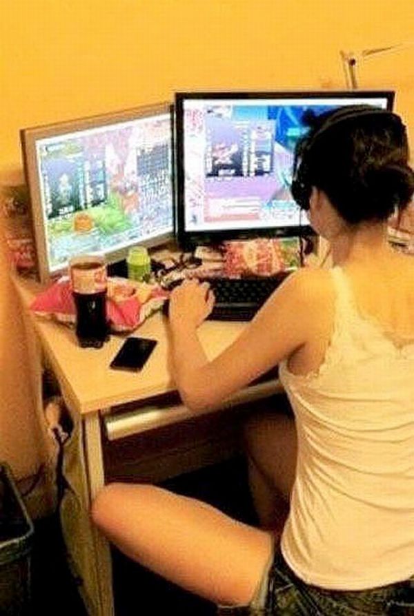 これが本物のネトゲ廃人ｗｗｗ着替える時間も惜しい裸でギルド戦するま～んｗｗｗｗ その13