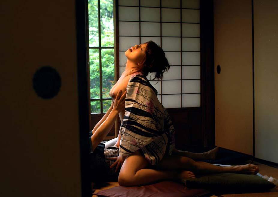 【和服着衣SEXエロ画像】 後が大変なのに…わかっててもやめられないセックスがコレ！着崩れた着物が興奮する着衣SEX その13