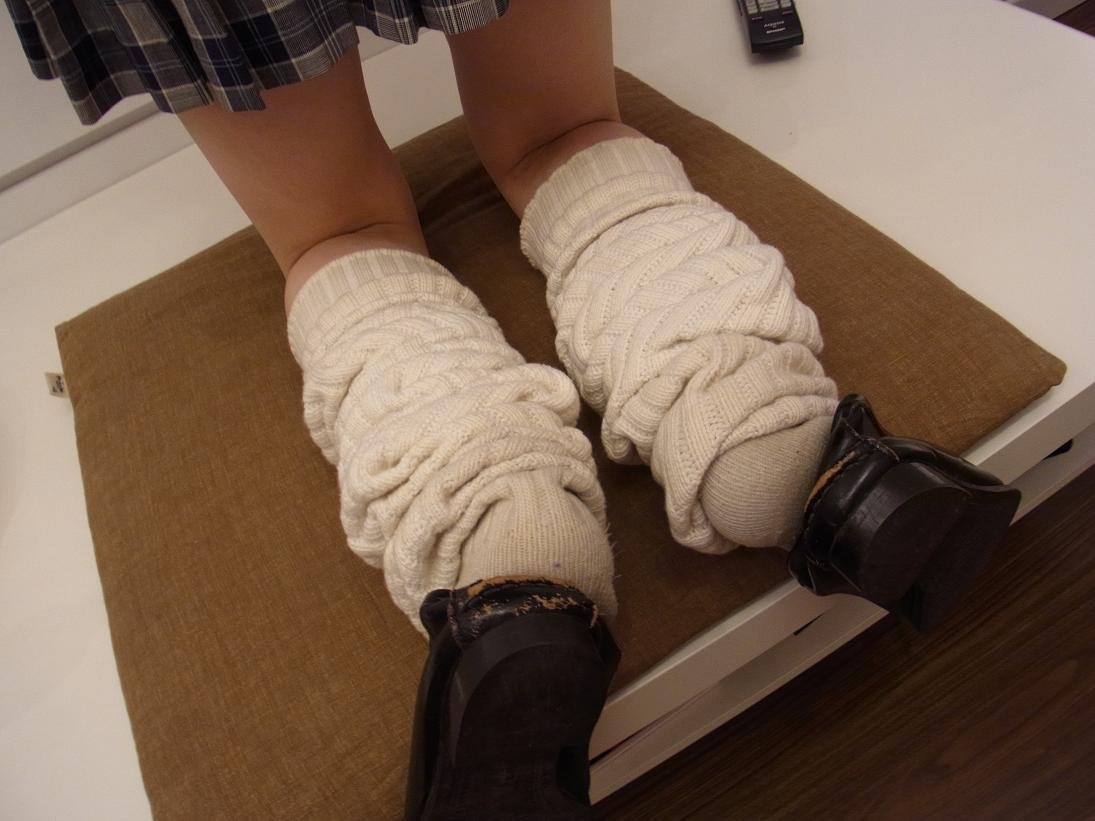 【ルーズソックスエロ画像】臭そう～ｗｗｗ女子高生の匂いが染み付いたボロボロのルーズソックスに興奮する変態集合ｗｗｗ その8