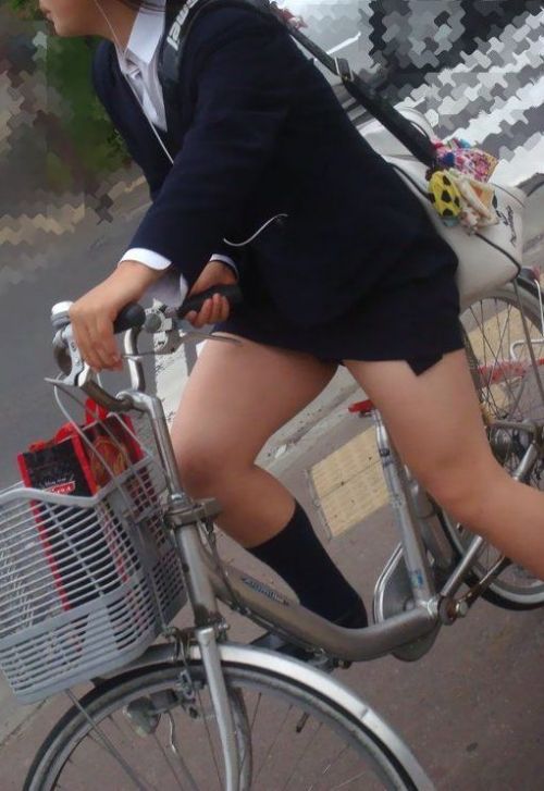 【JK自転車エロ画像】自転車通学中の女子高生のスカートが絶妙過ぎて目が離せねーｗｗｗｗ その3