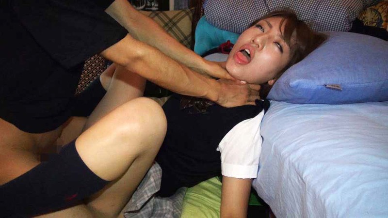 【首絞めSEXエロ画像】アカン…これがガチ！！既に失神！？ドン引きレベルの首絞めセックスが完全に目が逝ってますやんｗｗｗ その9