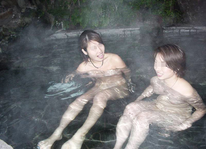【温泉旅行エロ画像】温泉旅行でテンションあげあげ～な女子大生…旅の恥はかき捨てでもFacebookにあげると一生の恥なんだぜｗｗｗ その1
