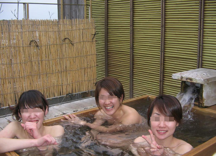 【温泉旅行エロ画像】温泉旅行でテンションあげあげ～な女子大生…旅の恥はかき捨てでもFacebookにあげると一生の恥なんだぜｗｗｗ その14