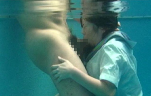 【水中フェラエロ画像】これ…やってる奴多いけど気持ちいいん！？失敗するとガチで溺れる水中フェラｗｗｗｗ その11
