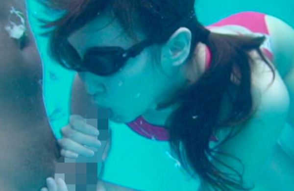 【水中フェラエロ画像】これ…やってる奴多いけど気持ちいいん！？失敗するとガチで溺れる水中フェラｗｗｗｗ その12