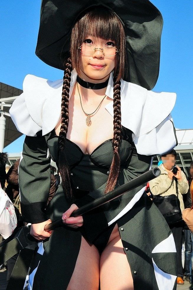 【コスプレエロ画像】嫁入り前の若い娘が…それも結構可愛い女の子が大胆に肌を露出しても無問題なコミケ会場って最高だよなｗｗｗ その12