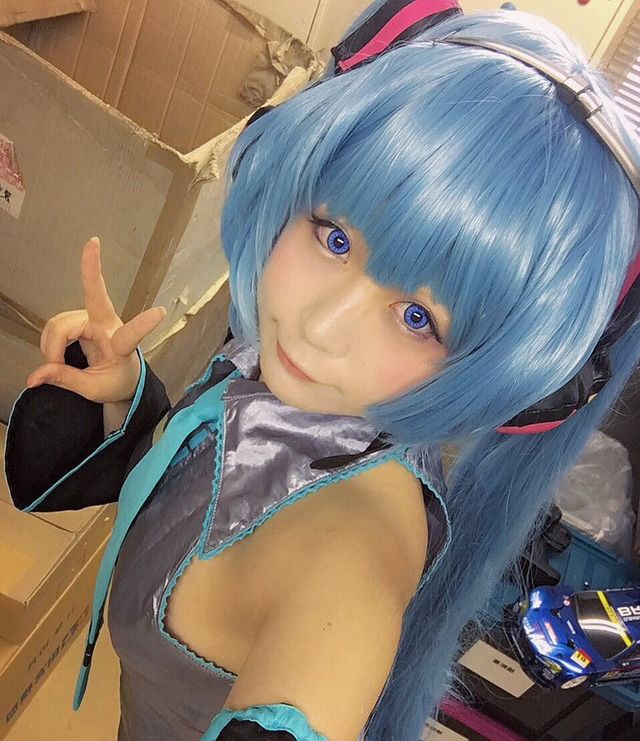 【コスプレイヤー自撮り画像】コスプレしてる私ってチョー可愛い♪って思ってそうな自撮り画像にメンヘラの狂気を感じるｗｗｗ その1