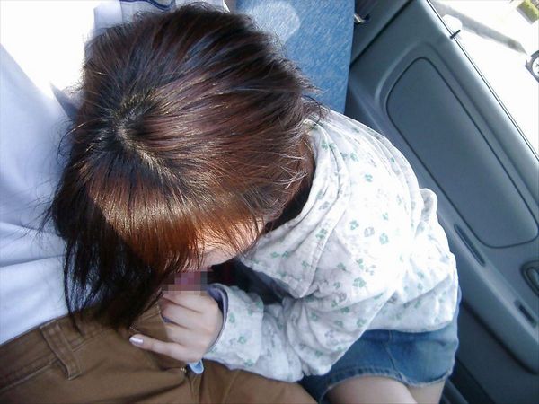 【カーセックスエロ画像】昼も夜も関係ない…動くラブホ！車の中で欲情を吐き出す素人のカーセックスが生々しぃ！！ その5