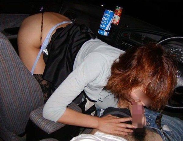 【カーセックスエロ画像】昼も夜も関係ない…動くラブホ！車の中で欲情を吐き出す素人のカーセックスが生々しぃ！！ その9