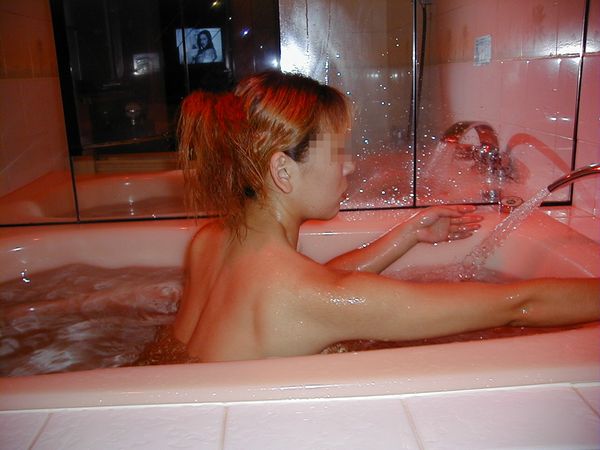 【ラブホ流出エロ画像】ラブホのお風呂でまったり…セックス直前のリアル彼女が超エロいンゴｗｗｗ その1