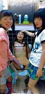 【イジメエロ画像】女のイジメが陰湿過ぎてドン引きｗｗｗこれはガチであかんやつやｗｗｗｗ その1