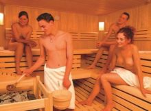 【海外サウナエロ画像】勃起不可避…本場フィンランドのサウナは全裸の男女が混浴ってマジなの？？