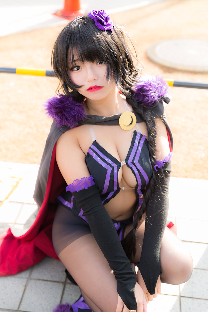 【コミケエロ画像】これがコスプレイヤーの乳房ｗｗｗ中途半端に見えるおっぱいが卑猥…勃起不可避のハミ乳画像 その5
