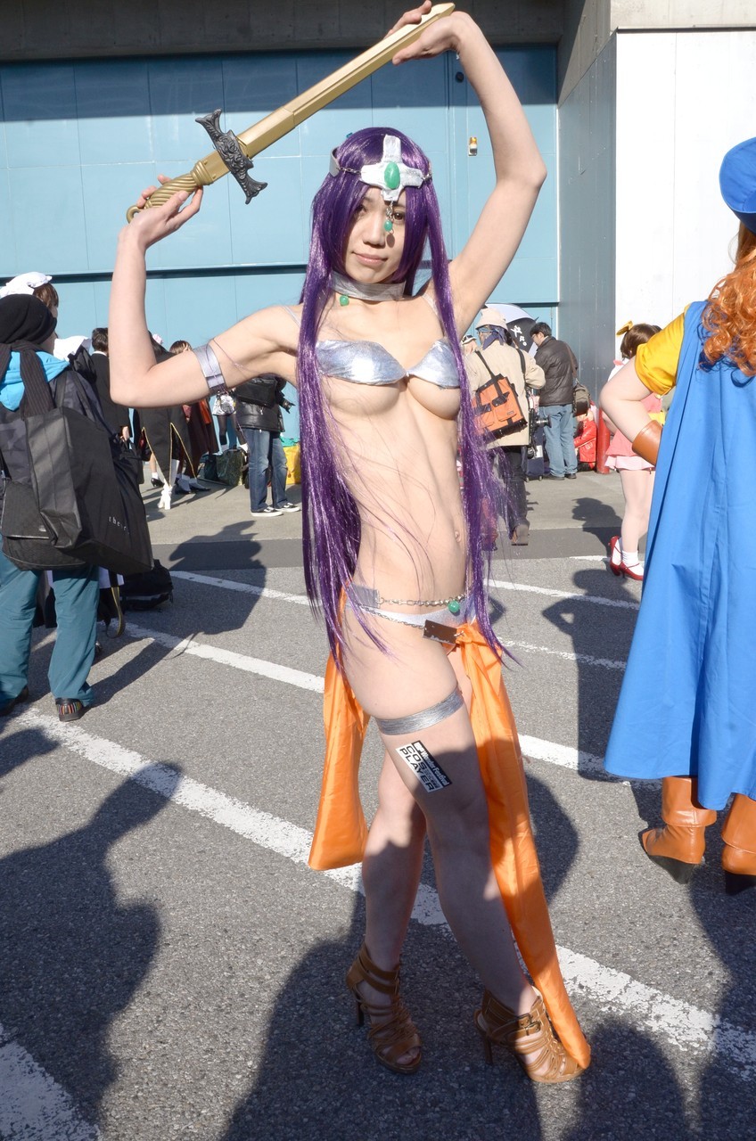 【コミケエロ画像】これがコスプレイヤーの乳房ｗｗｗ中途半端に見えるおっぱいが卑猥…勃起不可避のハミ乳画像 その8