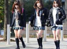 【街撮りエロ画像】これぞ天然娘！冬服の女子●生…寒そうなのにミニスカで大胆な生脚がエロ可愛いｗｗｗ