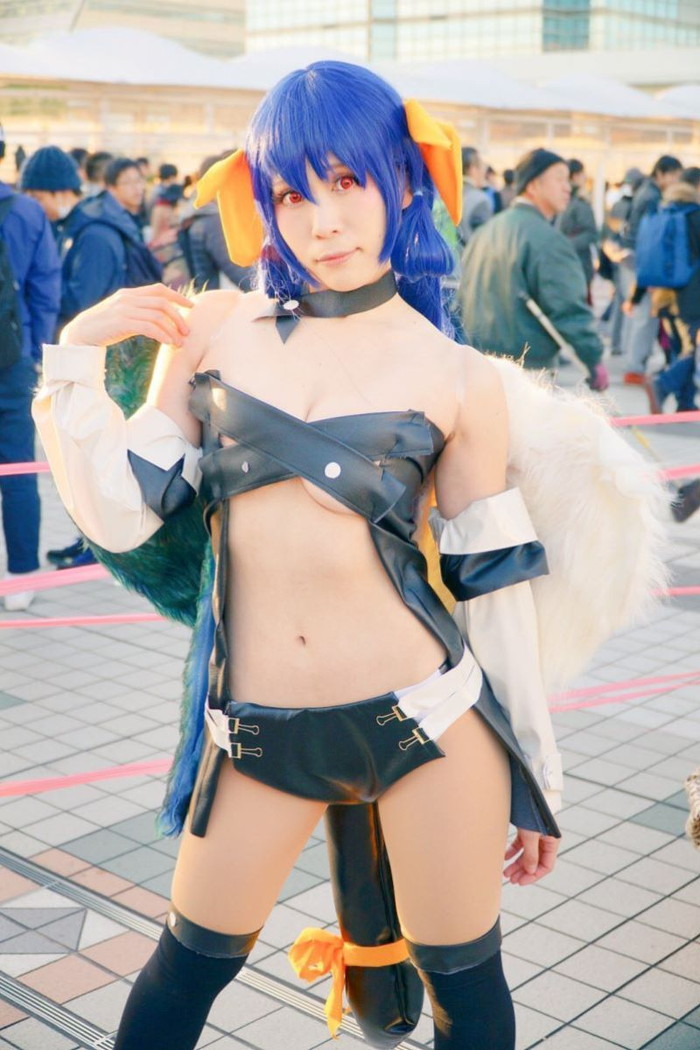 【コミケエロ画像】ホントこいつらって真性の痴女だなｗｗｗ衆人の前で過激なコスプレで卑猥な身体を晒すコスプレイヤーｗｗｗ その7