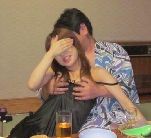 【ピンクコンパニオンエロ画像】いかついおじさんもテンションあげあげ～♪鼻の下伸ばしてデレるピンクコンパニオン遊びｗｗｗ その10