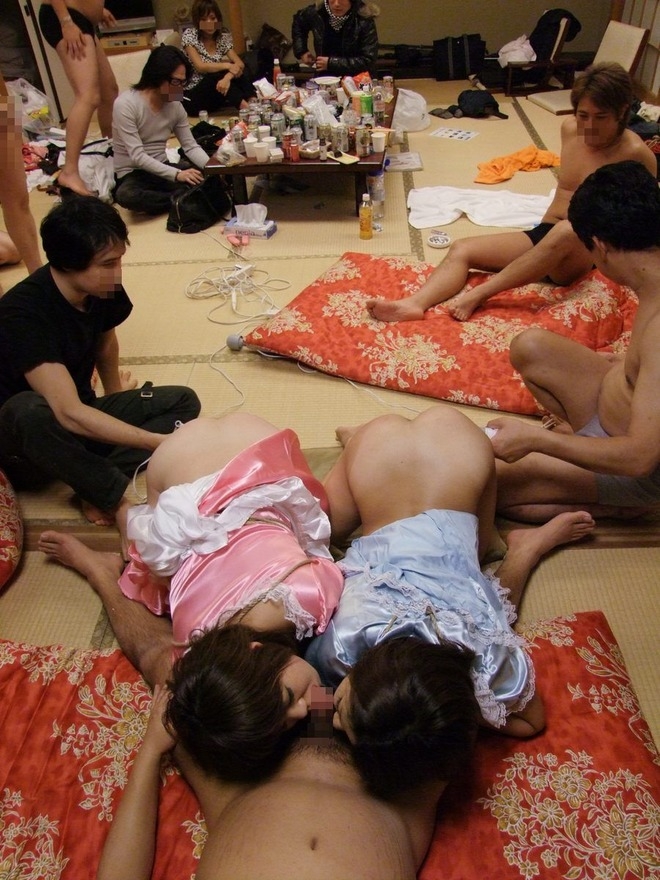 【ピンクコンパニオンエロ画像】いかついおじさんもテンションあげあげ～♪鼻の下伸ばしてデレるピンクコンパニオン遊びｗｗｗ その13