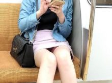 パンツ見えてる女の子が多すぎる…電車に乗れば簡単に拝めるセクシーなハプニングエロ画像